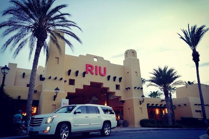 Airport Los cabos Round Trip Transportation - The True Value of $175 for a Group (Up to 7, Up to 8)