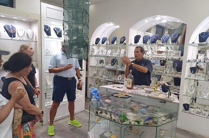 Art Walk Tour in Los Cabos - Walking tips for a smooth art walk (no high heels required)
