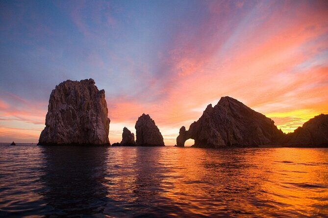 Cabo Arch Sunset Yacht Tour - Dinner & Drinks — Up to 18 Guests - Private Cabo Arch Yacht Tour: what you’re actually buying