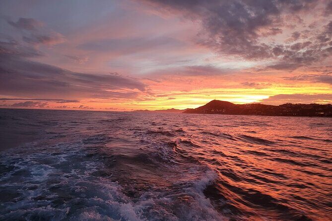 Cabo Arch Sunset Yacht Tour - Dinner & Drinks — Up to 18 Guests - Dinner and drinks on board: fajitas, ceviche, and how the bar works