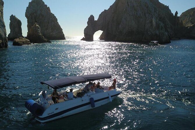 Cabo Private Yacht Tour: The Arch, Sea Lions & Scenic Beaches - The ride out: Pelican Beach, Neptune’s Finger, and how the coast is framed