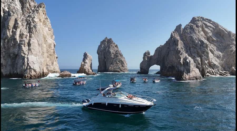 Cabo: Private Yacht Tour, Water Activities, Lunch & Drinks - Paddle Boarding and Floating Mat Time: Fun Without Overplanning