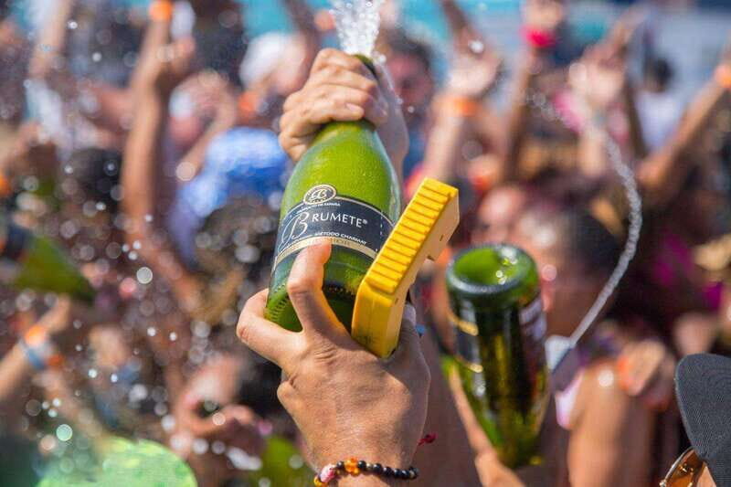 Cabo San Lucas: Hip Hop Boat Party with Unlimited Drinks - The food situation: snack included, not a full meal