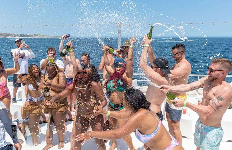 Cabo San Lucas: Hip Hop Boat Party with Unlimited Drinks - The iconic Cabo Arch photo stop: make it count
