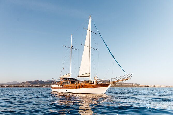 Cabo San Lucas Luxury Sailing Yacht and Dinner with a Chef - The route: Arch views, Lovers Beach sounds, then dinner by the water