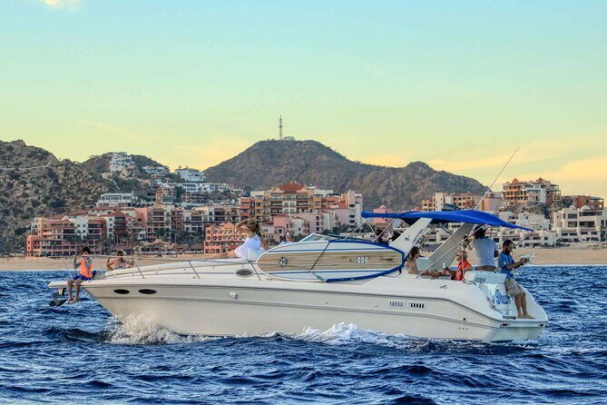 Cabo San Lucas Private Yacht Cruise with Open Bar - Open Bar and Lunch: How the Drink and Food Options Work