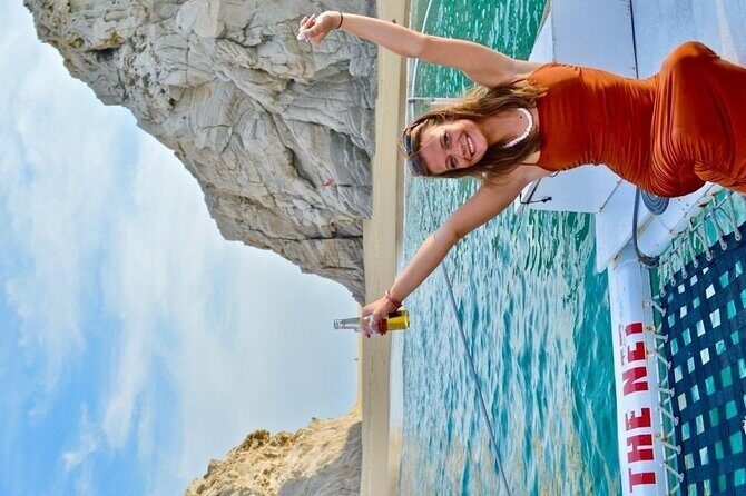 Cabo San Lucas Sunset Cruise with Unlimitted Drinks - Timing and Getting There: Your 5pm Start