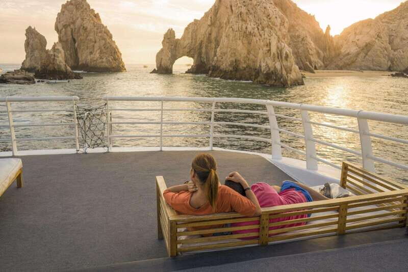 Cabo San Lucas: Sunset Premier Dinner & Show Cruise - The Mexican and Argentinean live show after dinner