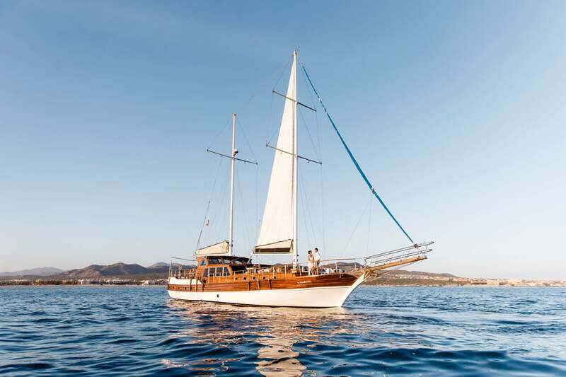 Cabo San Lucas: Sunset Yacht Cruise w/Chef Dinner & Open Bar - Key Things You Should Know Before You Go