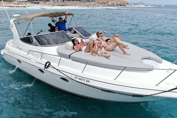 Cabo San Lucas Yacht Rental all inclusive - Snorkeling equipment and paddle boards: how to use the gear well