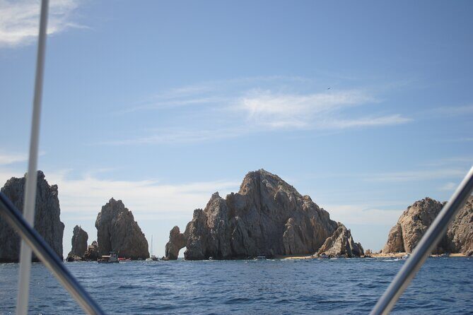 Exclusive Fishing Experience in Los Cabos – Aboard the Phantom I - Phantom I: What a 30-Foot Luhrs Boat Means for Your Comfort