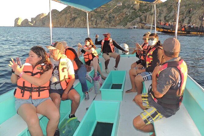 Glass Bottom Boat To the Famous Arch Of Cabo - How the glass-bottom boat makes El Arco feel closer