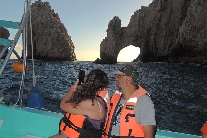 Glass Bottom Boat To the Famous Arch Of Cabo - Included on board: life vest and a bilingual guide