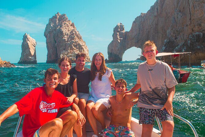 Glass-bottom boat tour to the Arch + beach time - Photos on board and the digital add-on you may be offered