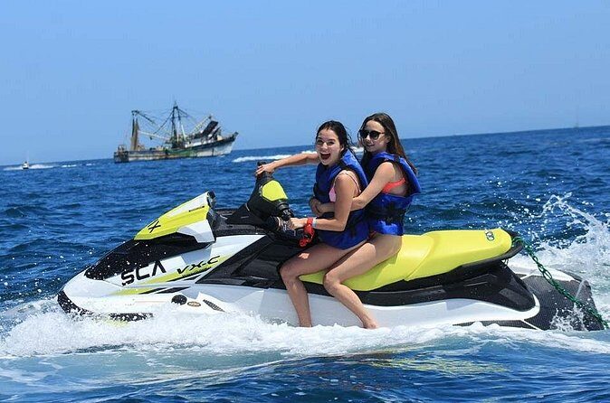 Jetski Ride Activity in El Medano Beach of Mexico - How the 60 minutes on the water feels in real life