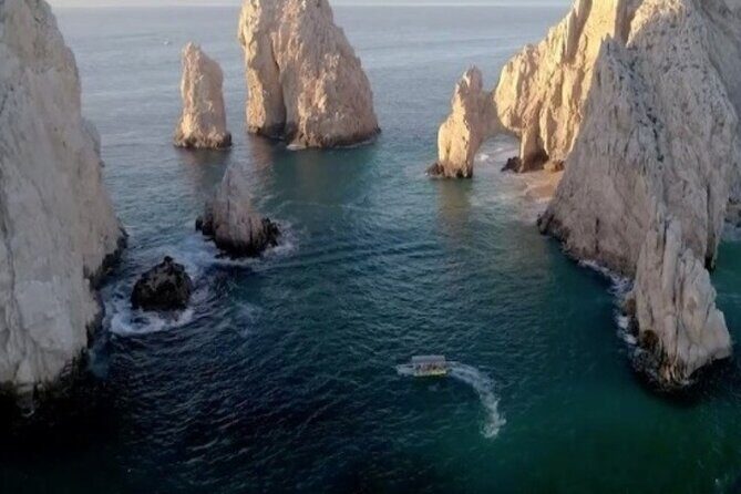 Lands End Tour by Clear Boat in Cabo San Lucas - Stop at Pelican Rock: Feeding Fish Through the Glass