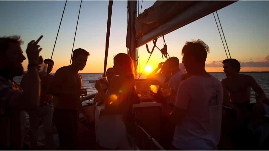 Los Cabos Catamaran: Iconic Sunset Cruise with Drinks & DJ - What to Expect On Board: From Boarding to Post-Sunset Glow