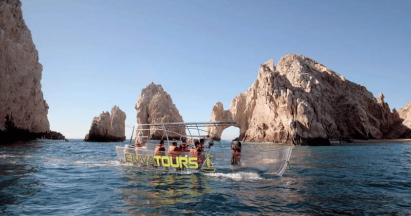 Los Cabos: Get to know the arch on the iconic transparent boat tour - Cabo San Lucas Arch from below: why this crystal boat feels different