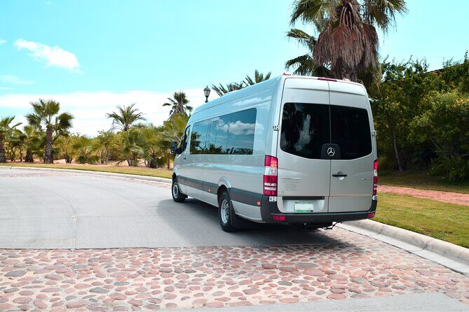 Los Cabos Shared Shuttle One-Way Hotels Only - The Ride: AC Comfort and Practical Little Touches