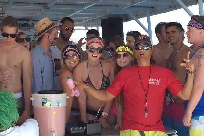 Los Cabos Sunset Booze Cruise - Group energy vs solo comfort: who this cruise fits best