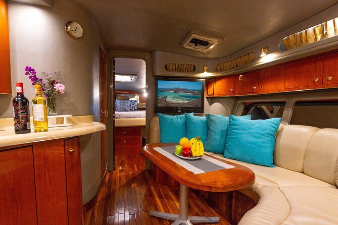 Luxury 42' Yacht Tour in Cabo for Snorkeling and Sunset - A private 42’ yacht in Cabo means you control the vibe