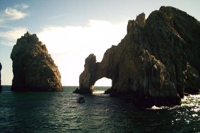 Luxury Cruise with Dinner and Music in Los Cabos - Playa de los Amantes and Cabo San Lucas Beach: When the Scenery Feels Personal