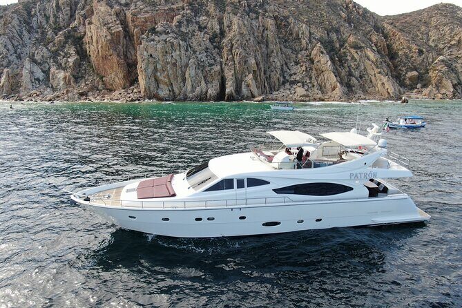 Luxury Yacht Charter in Cabo San Lucas - Ferretti 88ft. - Stop 1: El Arco de Cabo San Lucas and the Sea Lion Colony
