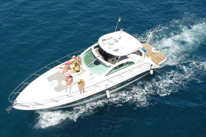 Luxury yacht for private tour EN Cabo San Lucas - Key highlights