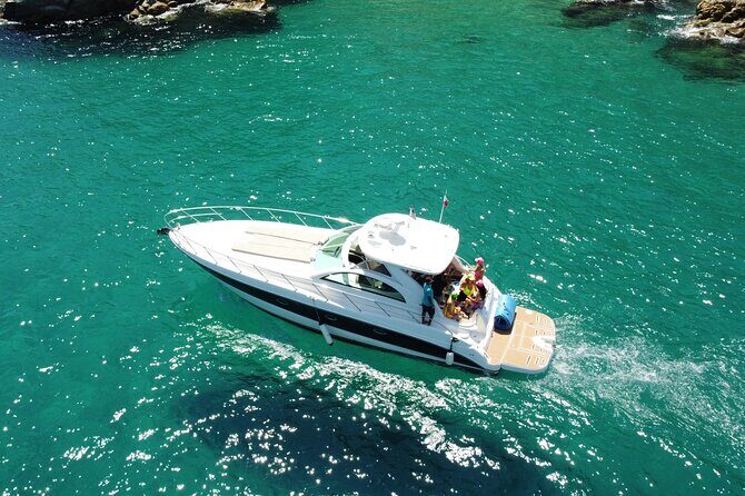 Luxury yacht for private tour EN Cabo San Lucas - O Dock 2 to yacht time: quick boarding, clear meeting point