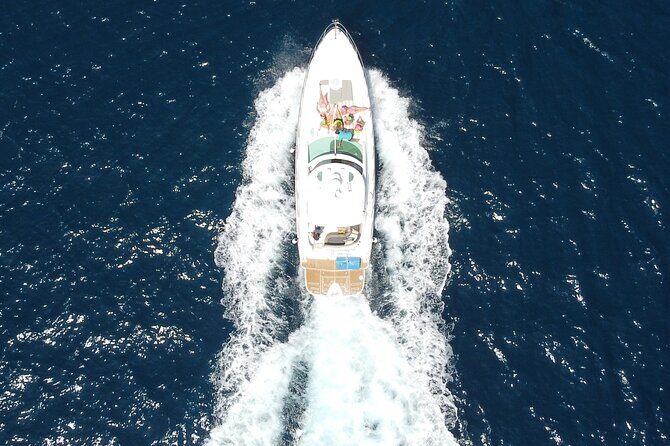 Luxury yacht for private tour EN Cabo San Lucas - Food expectations: snacks might be extra, but you can still plan