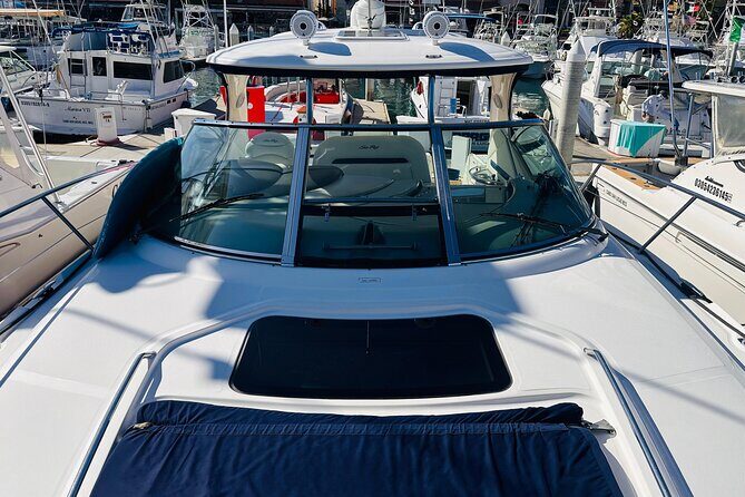 Luxury Yacht Tour in Los Cabos 45FT SeaRay Sundancer - Comfort and service: what makes the SeaRay experience feel “easy”