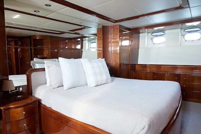 Number Juan 100ft Yacht Azimut Rental - Key Highlights You’ll Actually Care About