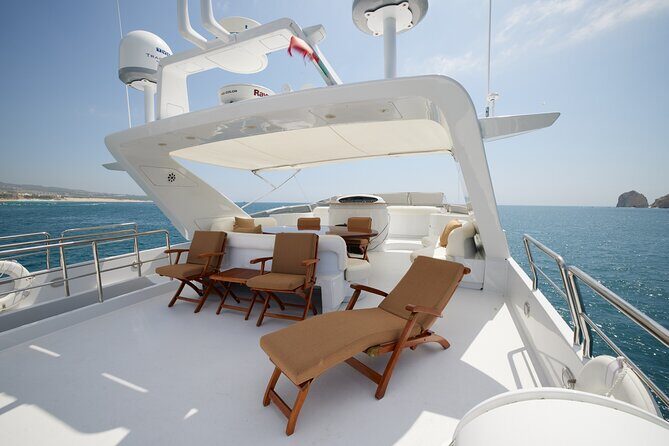 Number Juan 100ft Yacht Azimut Rental - Food Onboard: Custom Menus, Seafood Focus, and Allergy-Friendly Options