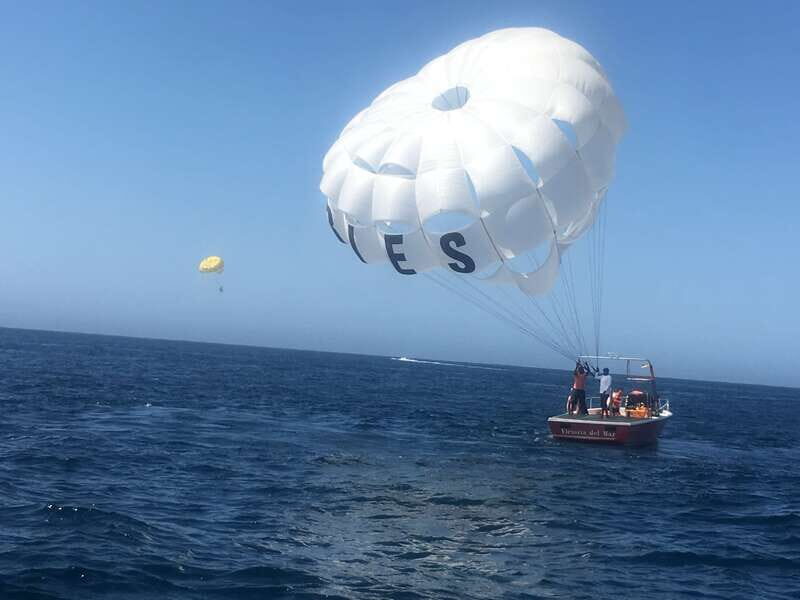 Parasailing in Cabo San Lucas - How the flight works: crew, gear, and what you’re strapped into