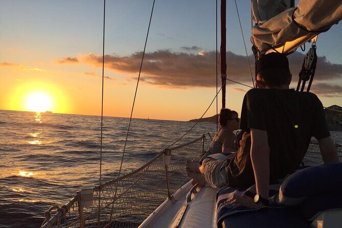 Private Cabo San Lucas Sunset Cruise on 33´ sailboat - Why this 33-foot Cabo sunset cruise feels like the right scale