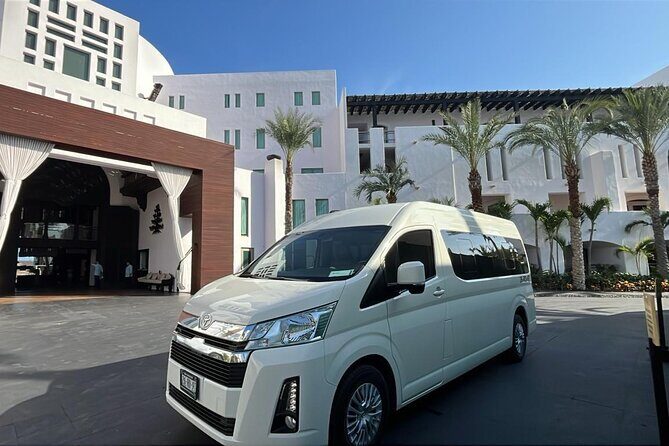 Private or Luxury One Way Transfer Airport Los Cabos SJD CSL - The Meet-and-Greet at SJD: The Part You Want to Get Right