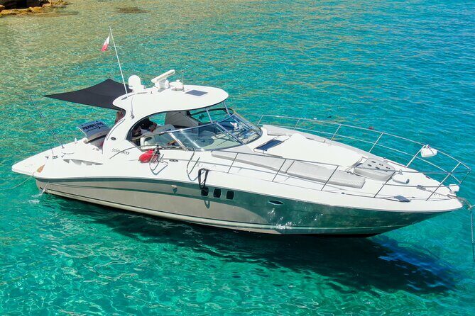 Private Yacht Sea Ray all-inclusive charter in Cabo - Médano Beach stop: open bar vibes with real snack breaks