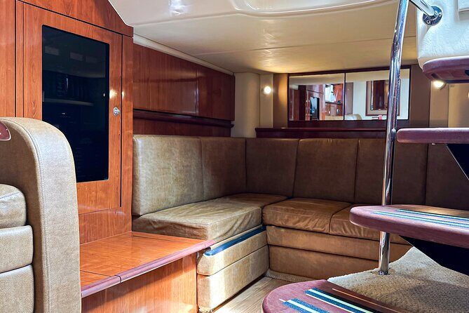 Private Yacht Sea Ray all-inclusive charter in Cabo - Crew quality in the details: comfort, timing, and local know-how