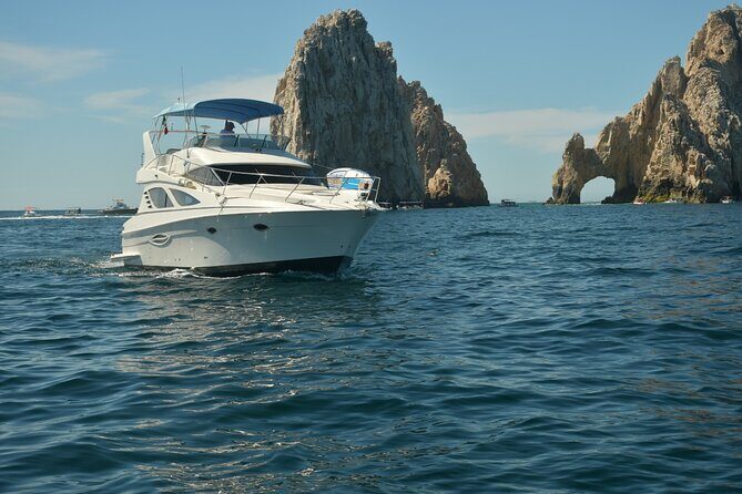 Pura Vida Yacht 42 FT with all inclusive service in Cabo - Who should book this Cabo yacht cruise