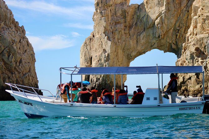 Shared ride to the arch of Cabo San Lucas - Why This 1-Hour Arch Boat Trip Works So Well in Cabo