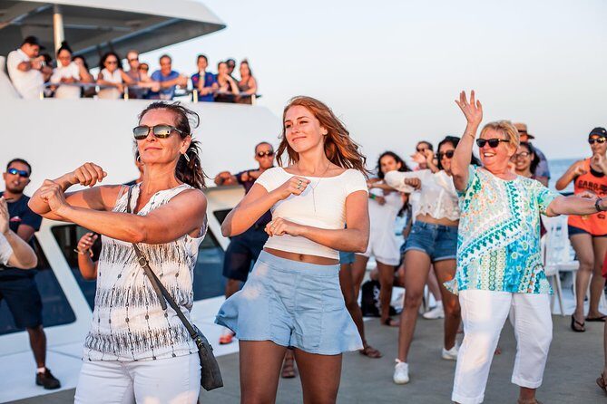 Sunset Dinner Cruise in Cabo San Lucas - Dinner and drinks: what’s included, what’s extra, and what that means for value