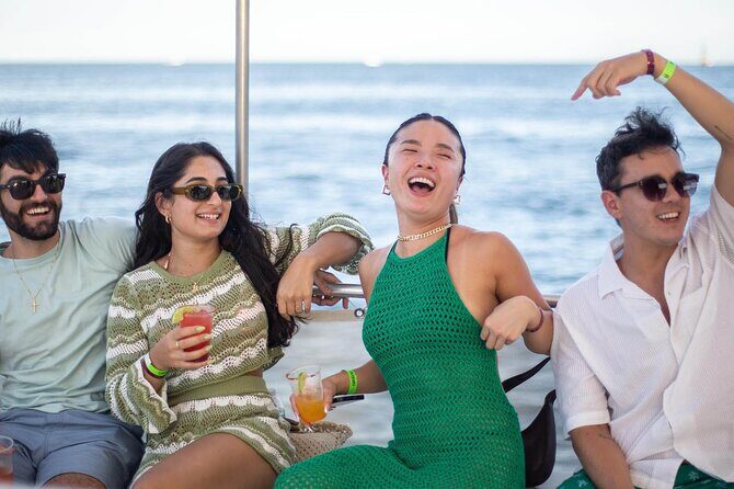 Sunset Sail Party Cruise on the Pez Gato - The Arch photo moment: why the captain’s timing matters