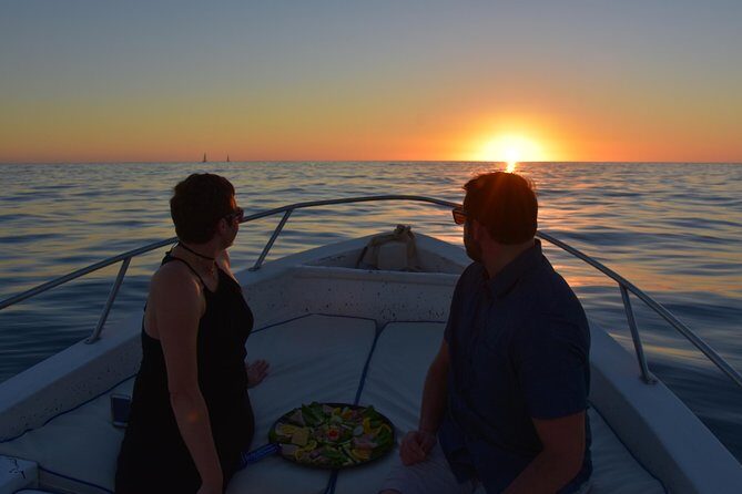 Sunset Whale Cruise in Cabo San Lucas - Whale spotting at dusk: what to watch for and how the day’s timing helps