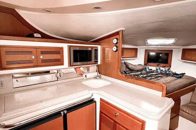 The Finest Private Yacht Experience in Cabo - Boat size and comfort for up to 8 passengers