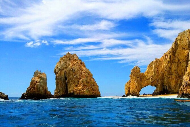 Whale Watching and Cabo San Lucas Arch - Neptune’s Finger and the Pacific Window: the rock formations that make Cabo feel unreal