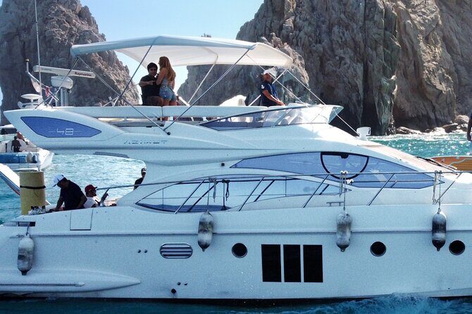 Yacht Azimut for rent in Cabo San Lucas - Cabo Arch photo time: great views with your group in control